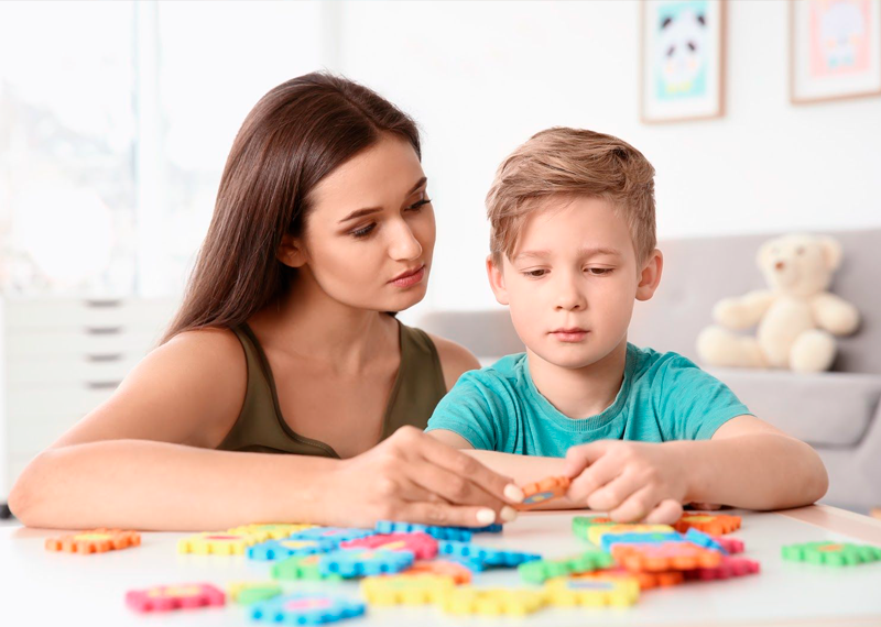 La thérapie à domicile devrait devenir une routine quotidienne pour les enfants autistes.